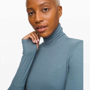 Lululemon full day ahead turtleneck